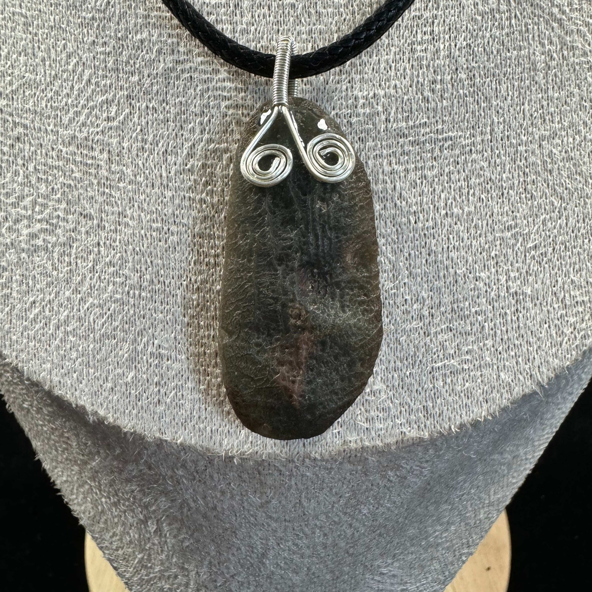 Natural Gobi Green Vein Agate Pendant – Healing Raw Stone Jewelry