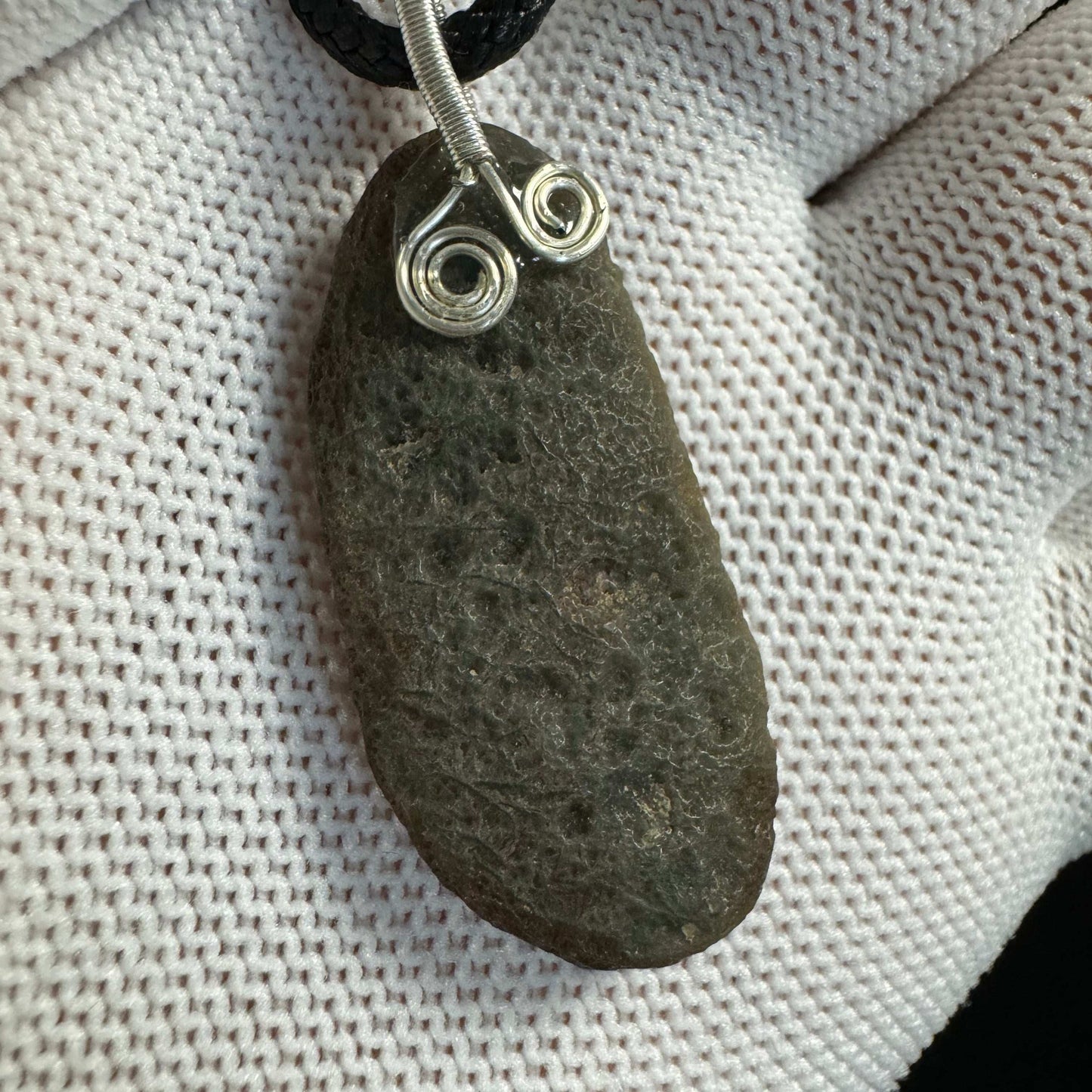 Natural Gobi Green Vein Agate Pendant – Healing Raw Stone Jewelry
