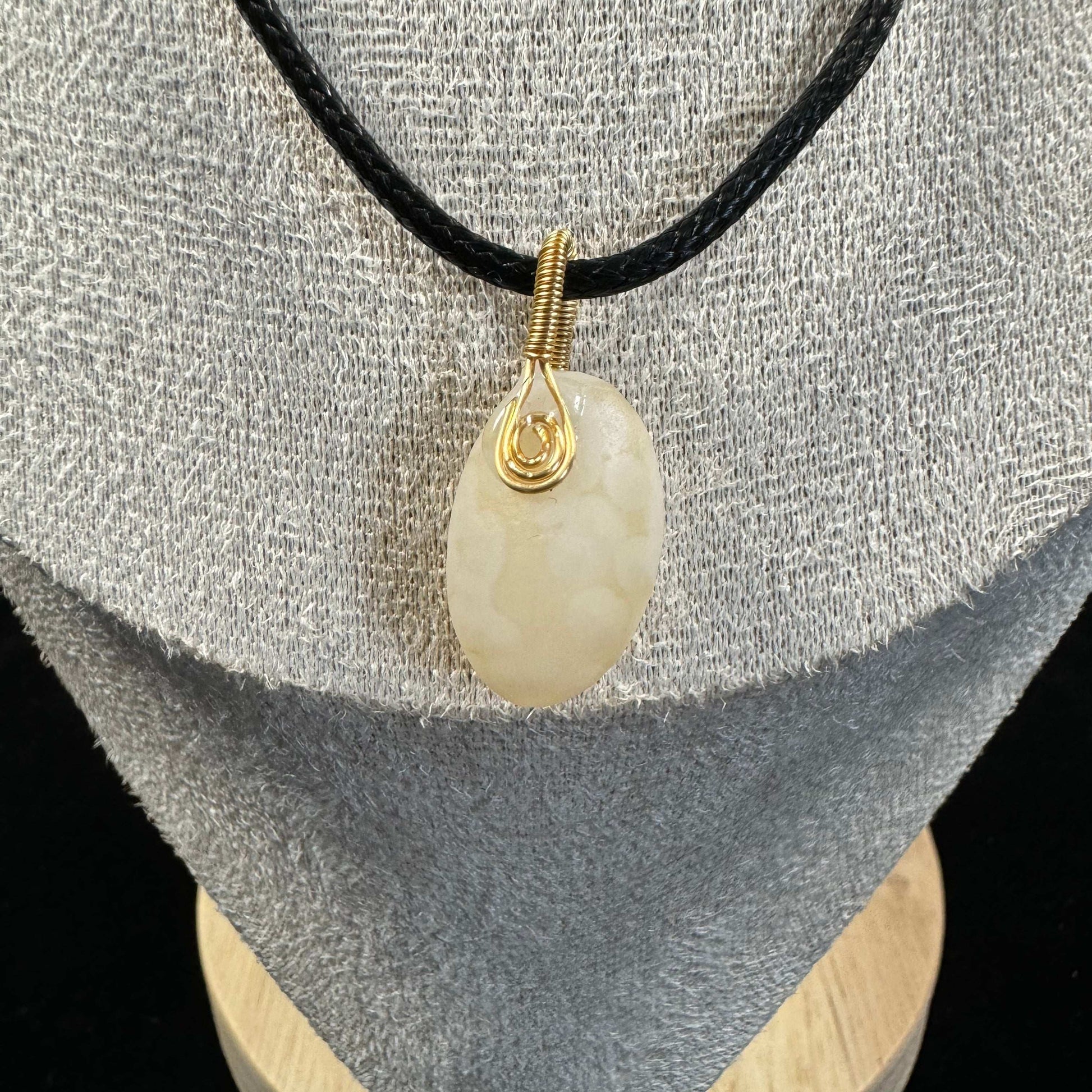Natural Gobi Flower‑Eye White Agate – Raw Desert Stone for Jewelry & Well‑Being