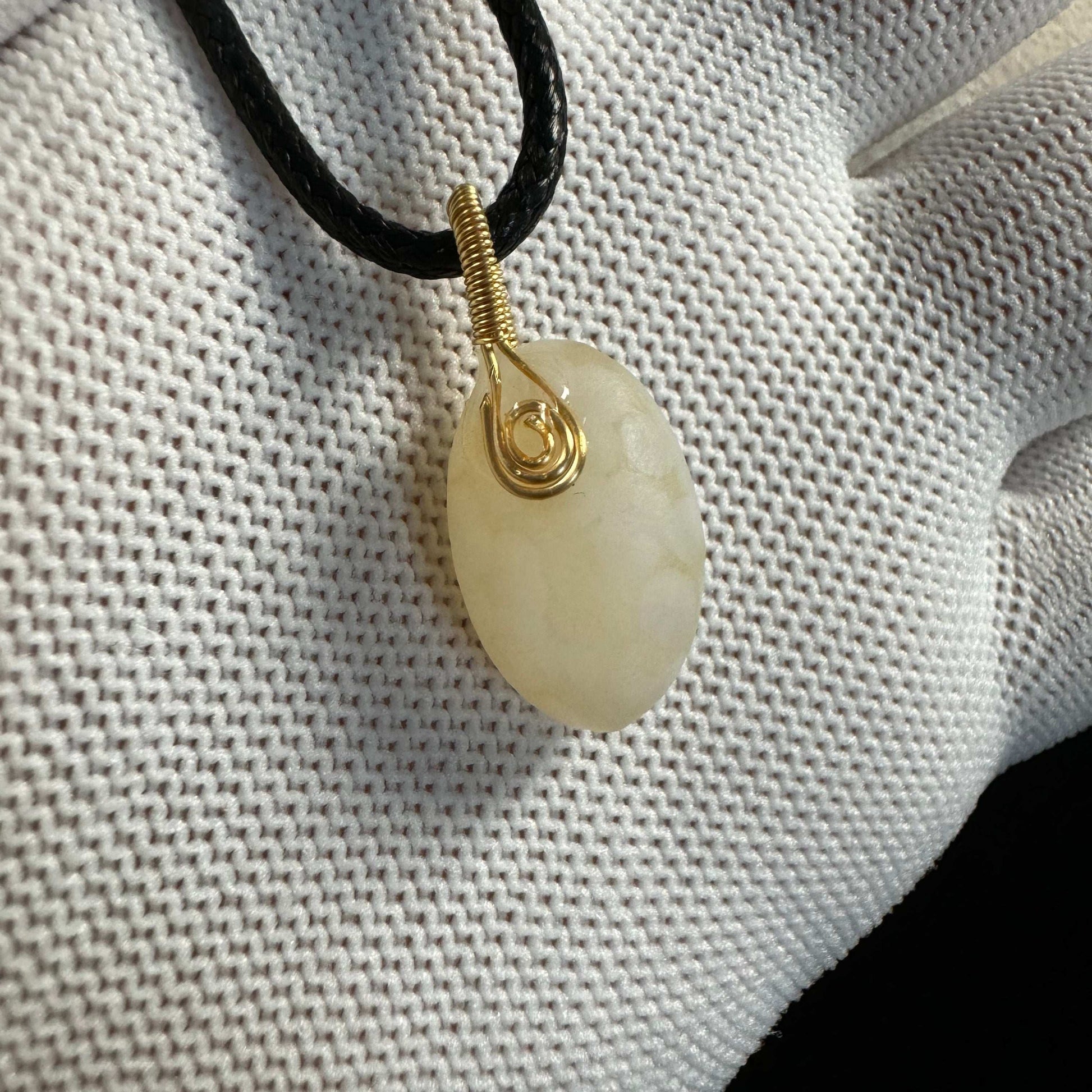 Natural Gobi Flower‑Eye White Agate – Raw Desert Stone for Jewelry & Well‑Being