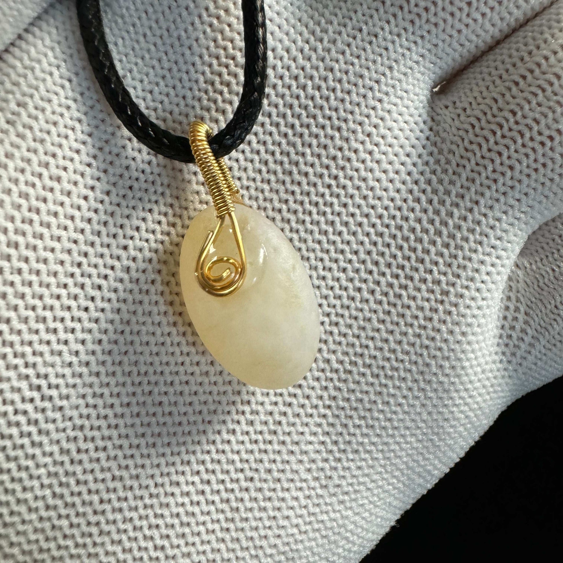 Natural Gobi Flower‑Eye White Agate – Raw Desert Stone for Jewelry & Well‑Being