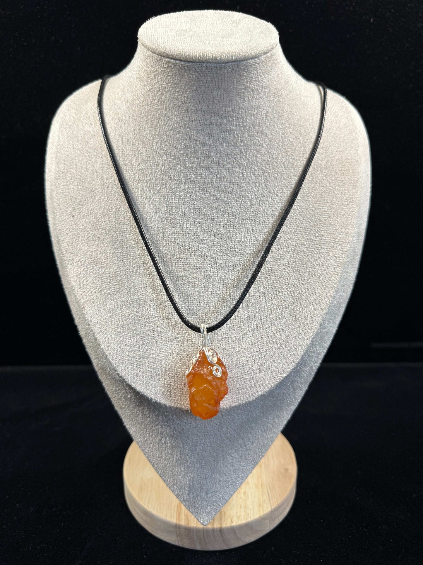 Natural Gobi Red Vein Agate – Raw Desert Stone for Jewelry & Collecting