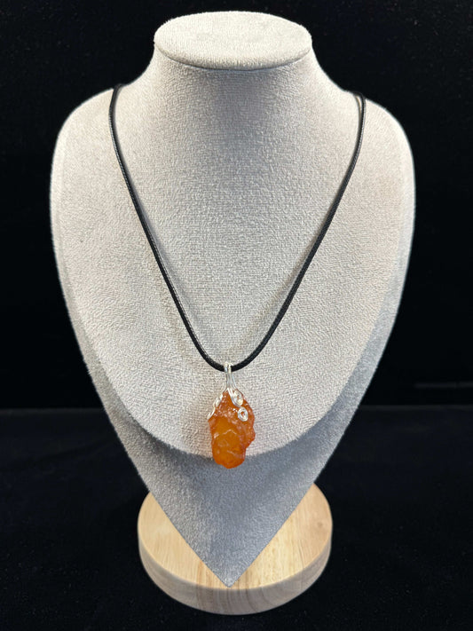Natural Gobi Red Vein Agate – Raw Desert Stone for Jewelry & Collecting