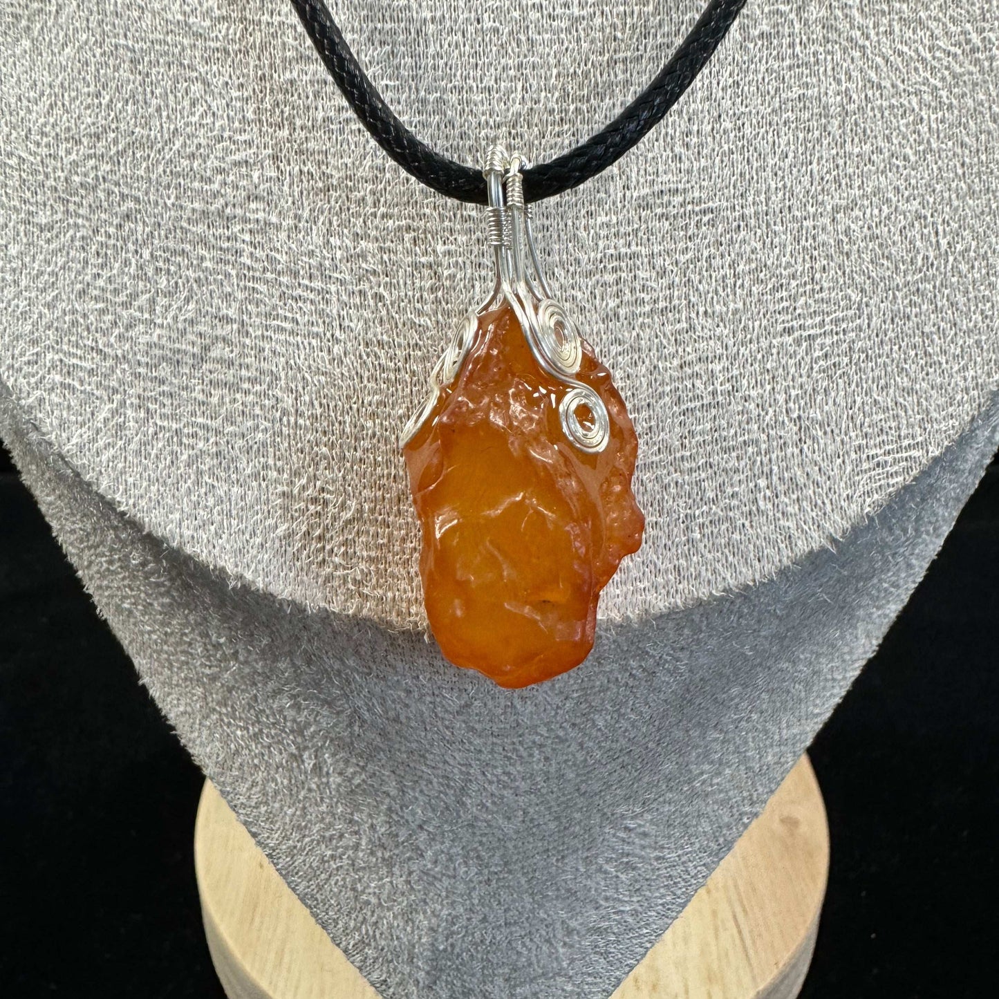 Natural Gobi Red Vein Agate – Raw Desert Stone for Jewelry & Collecting