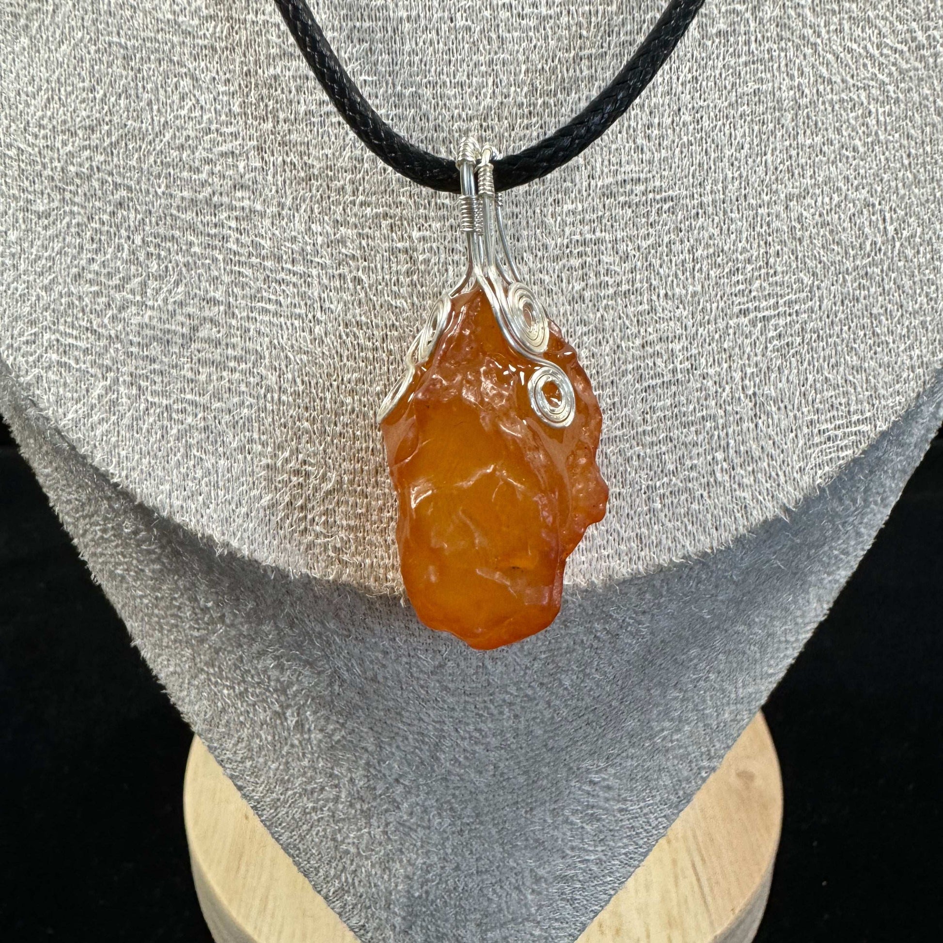 Natural Gobi Red Vein Agate – Raw Desert Stone for Jewelry & Collecting