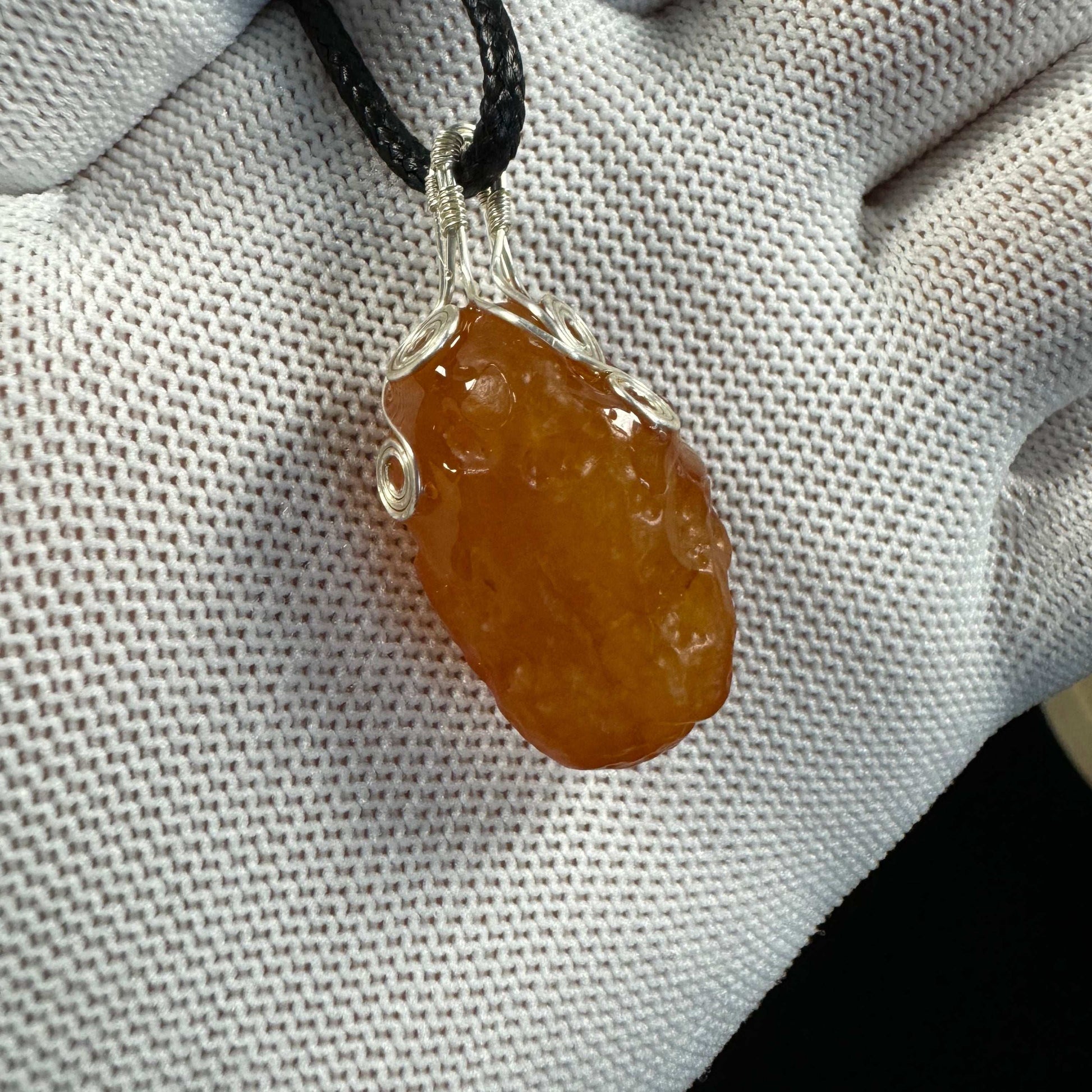 Natural Gobi Red Vein Agate – Raw Desert Stone for Jewelry & Collecting