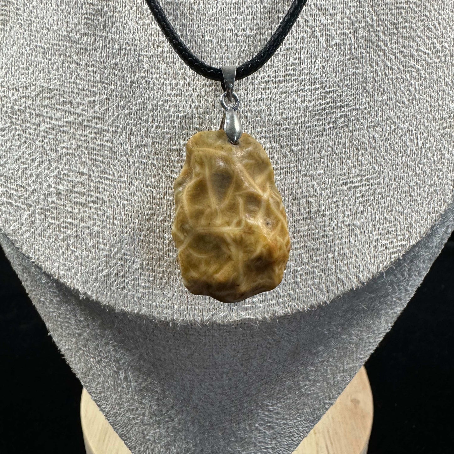 Natural Gobi Vein Agate Pendant Necklace – Raw Desert Stone Jewelry
