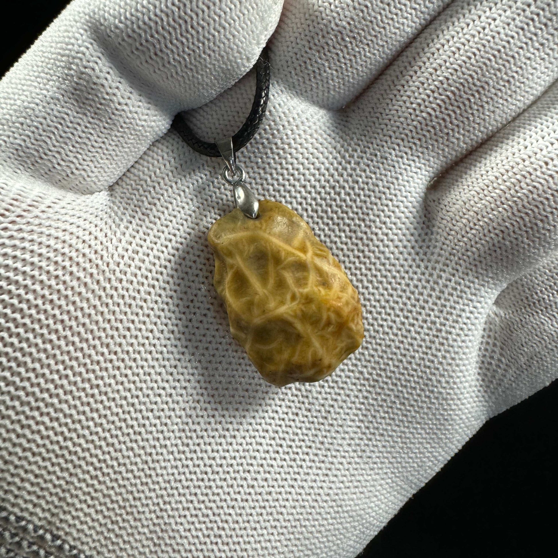 Natural Gobi Vein Agate Pendant Necklace – Raw Desert Stone Jewelry