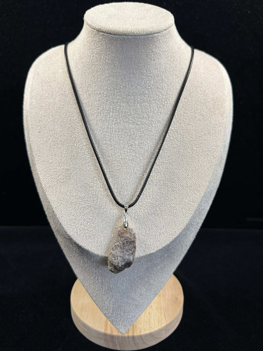 Natural Gobi White Flower Vein Agate Pendant Necklace – Elegant Energy for Women