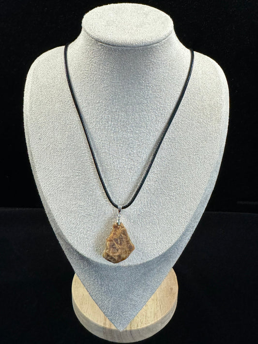 Natural Gobi Vein Agate Pendant – Earth’s Artistry in Every Stone