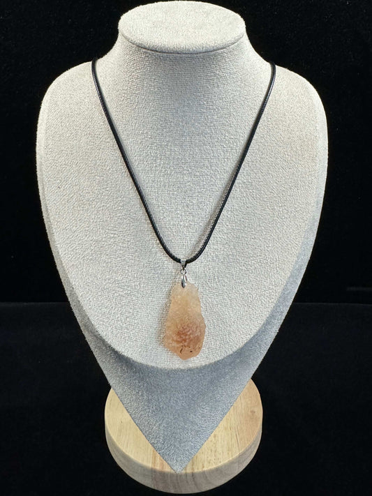 Natural Gobi Sugar Heart Agate Pendant – Sweet Energy & Earthy Elegance