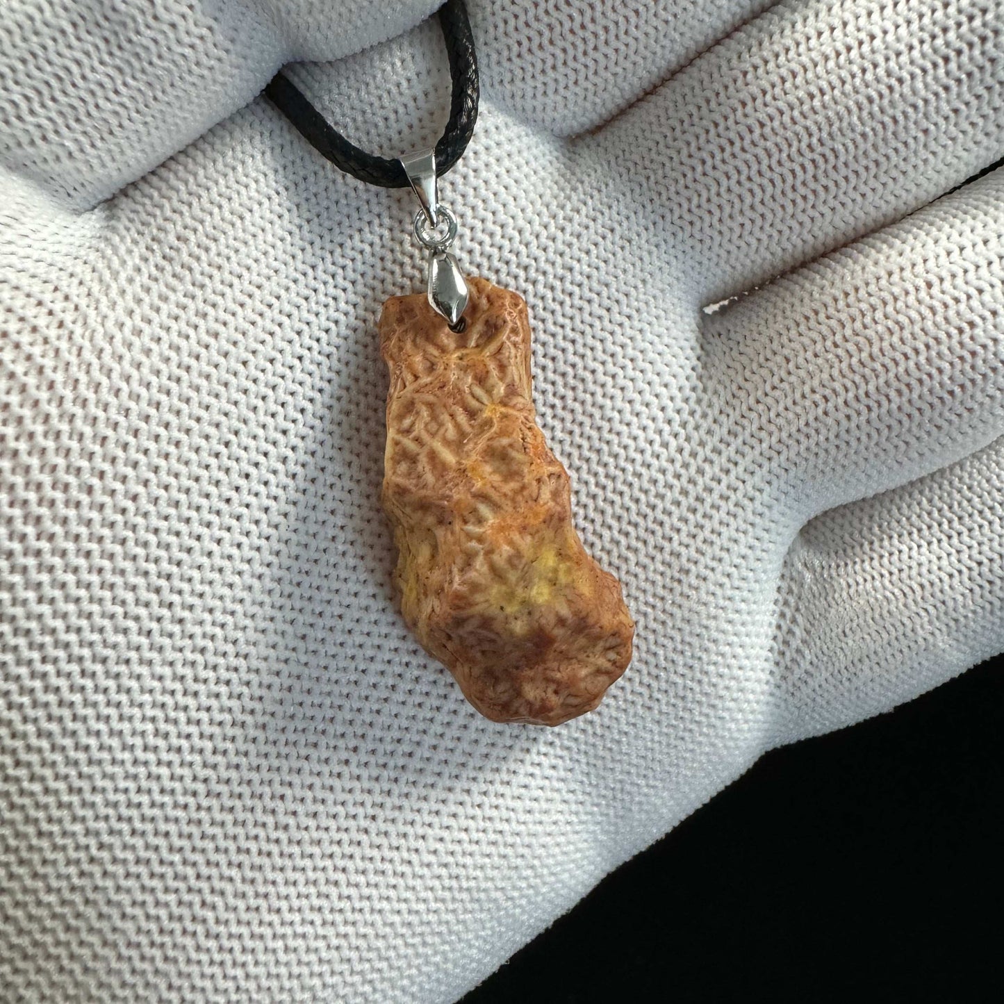 Natural Gobi Blood Veins Agate Pendant – Grounding Energy with Raw Desert Beauty