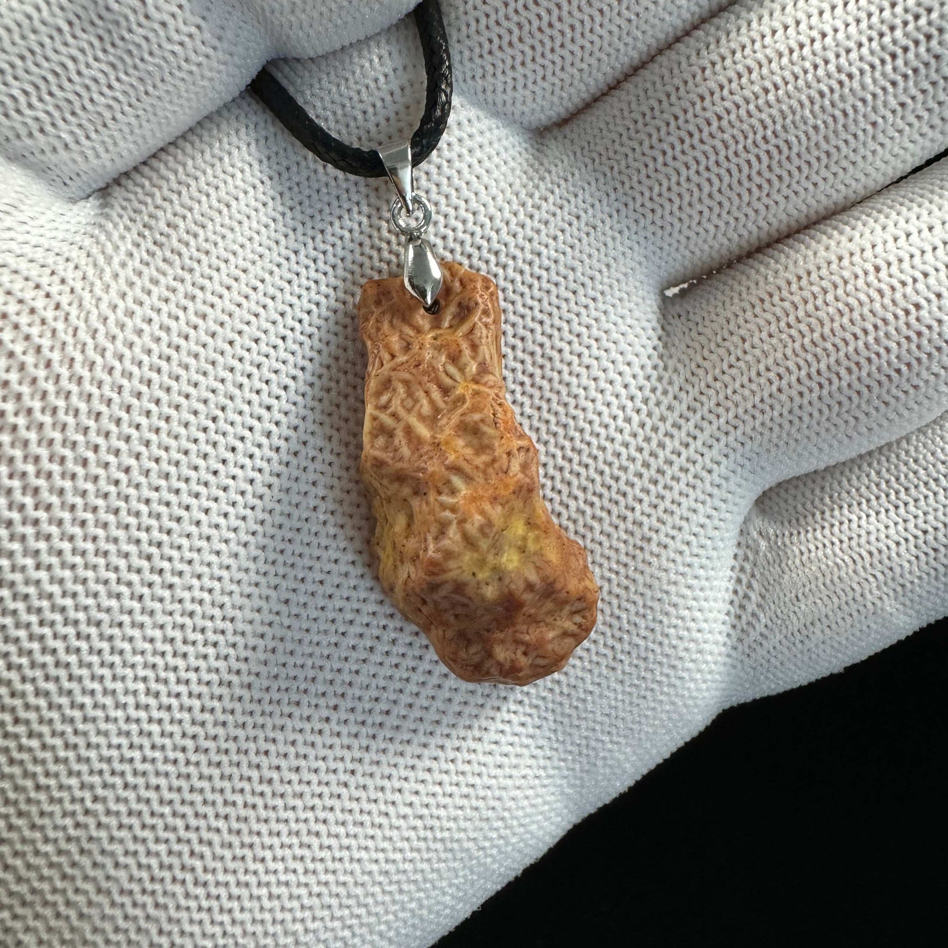 Natural Gobi Blood Veins Agate Pendant – Grounding Energy with Raw Desert Beauty