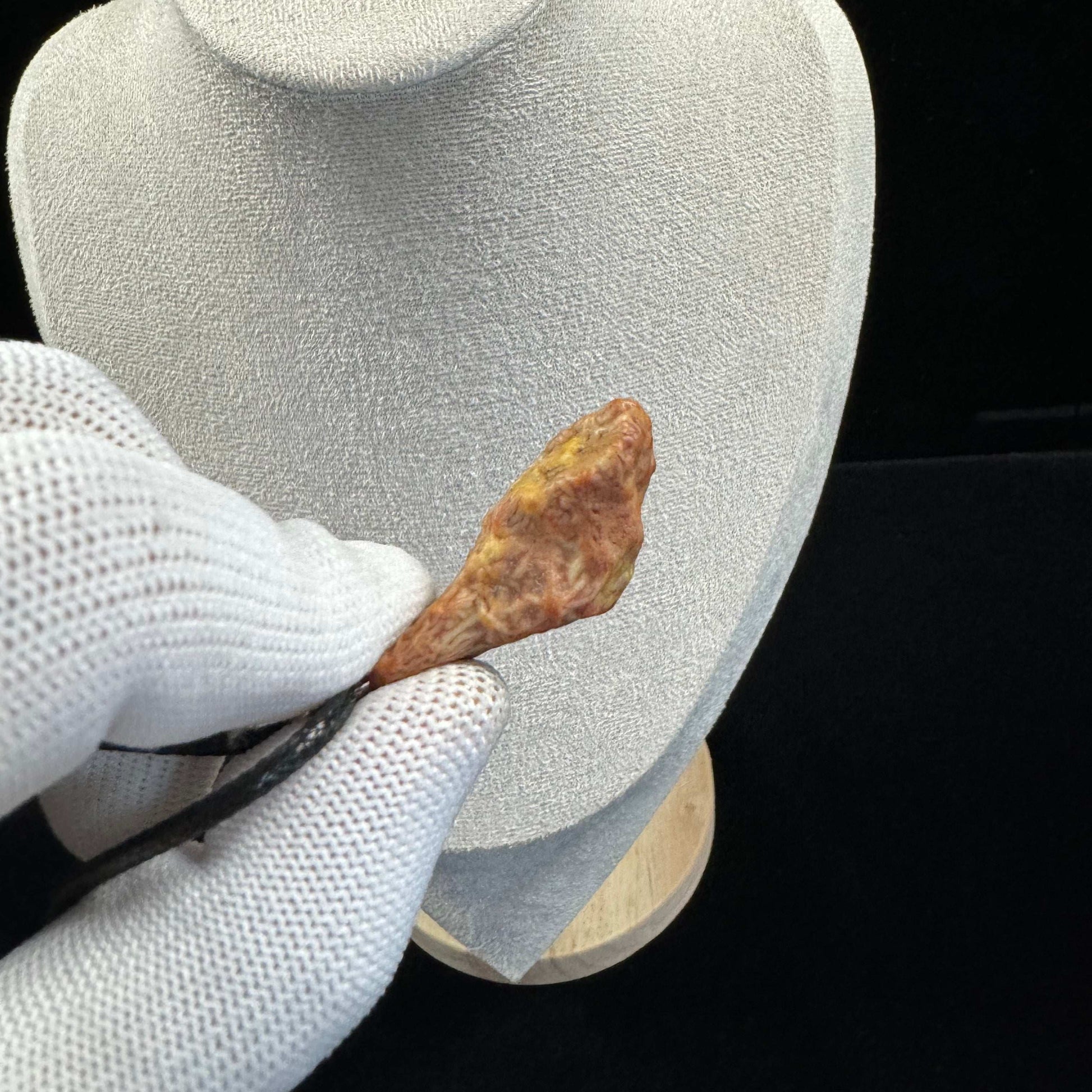 Natural Gobi Blood Veins Agate Pendant – Grounding Energy with Raw Desert Beauty