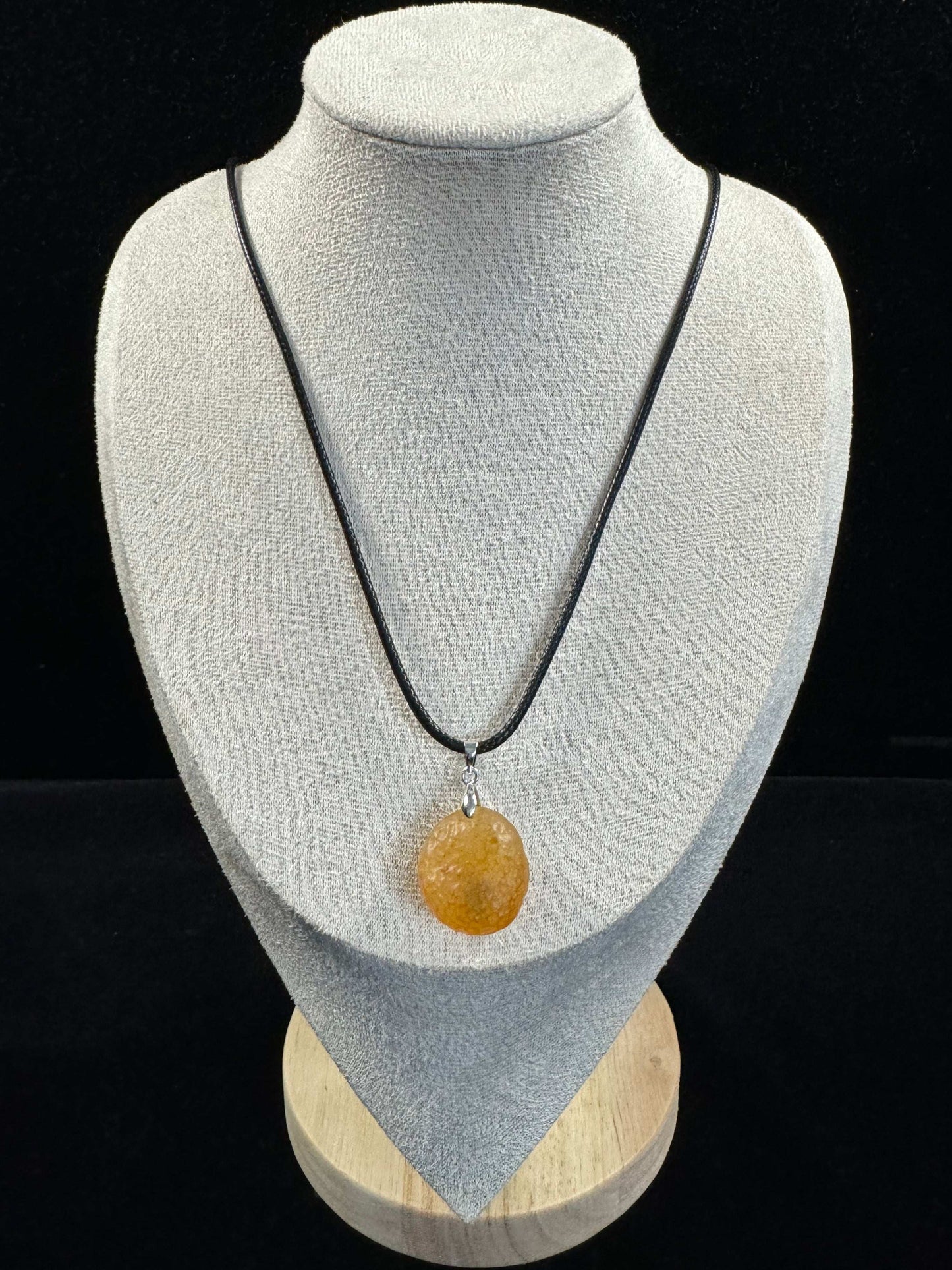 Natural Gobi Yellow Flower Vein Agate Pendant – Radiant Balance & Desert Beauty