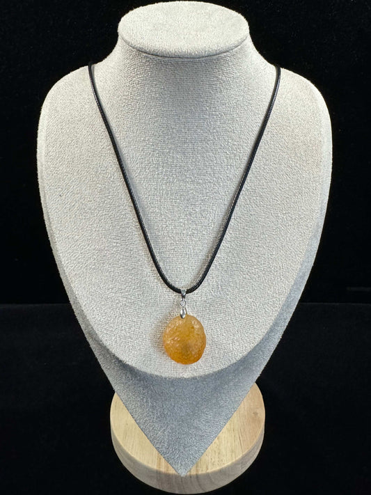 Natural Gobi Yellow Flower Vein Agate Pendant – Radiant Balance & Desert Beauty