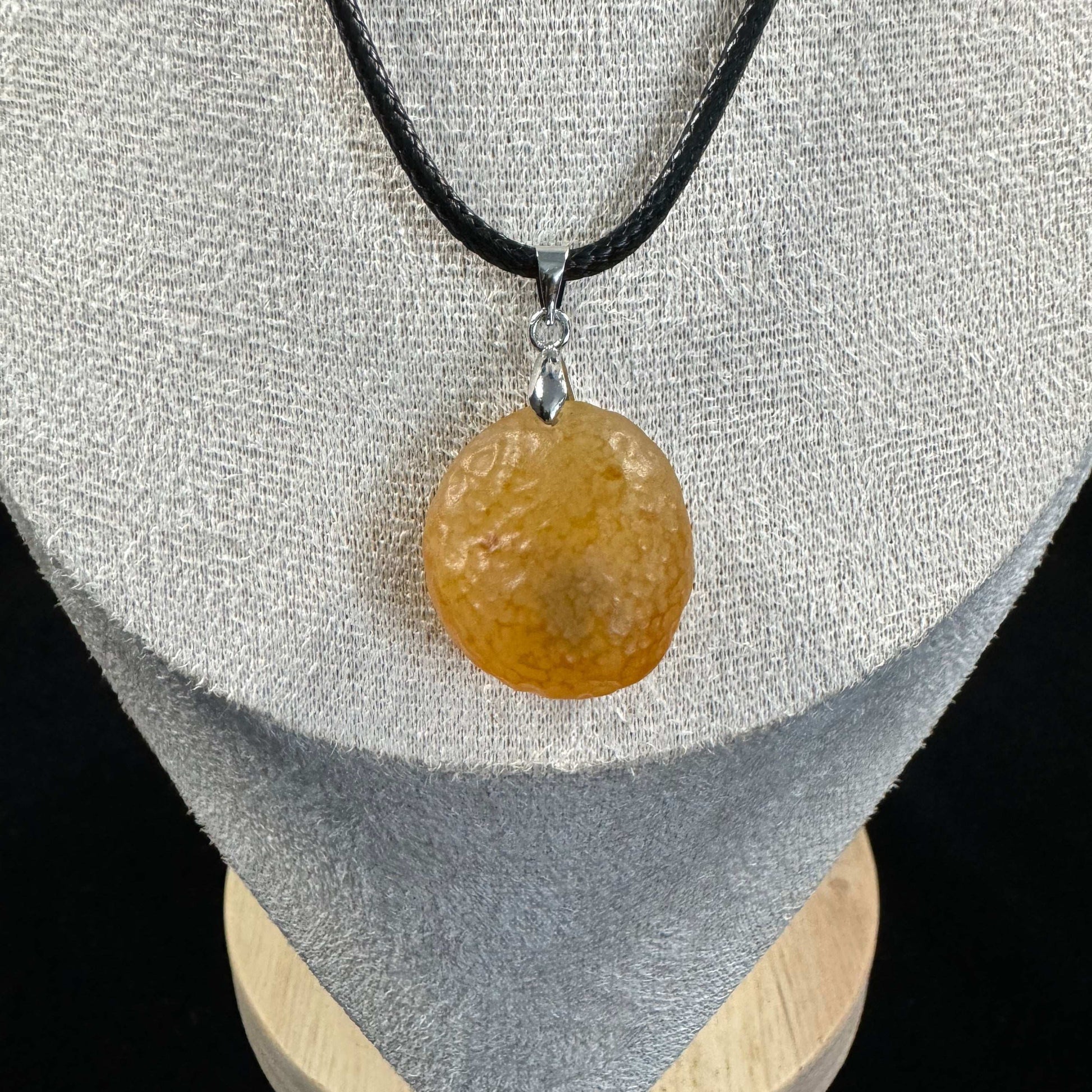 Natural Gobi Yellow Flower Vein Agate Pendant – Radiant Balance & Desert Beauty