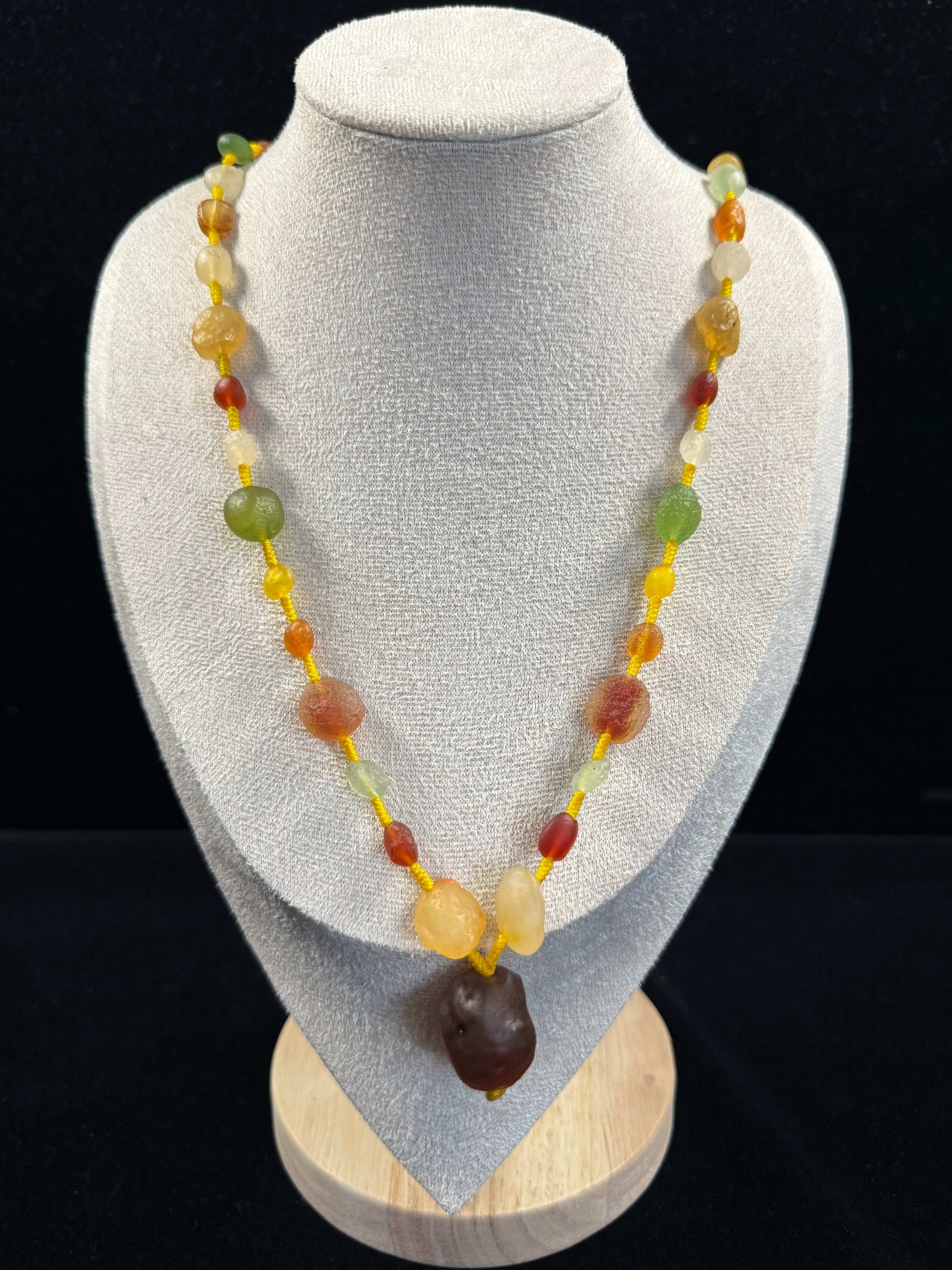 Natural Women’s Gobi Candy-Colored Agate Bead Necklace – Alashan Raw Stone Pendant