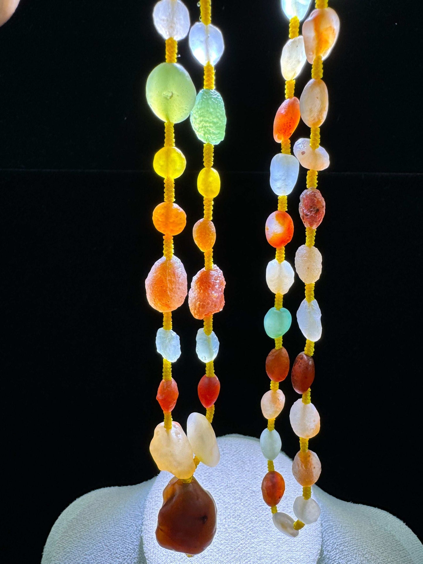Natural Women’s Gobi Candy-Colored Agate Bead Necklace – Alashan Raw Stone Pendant