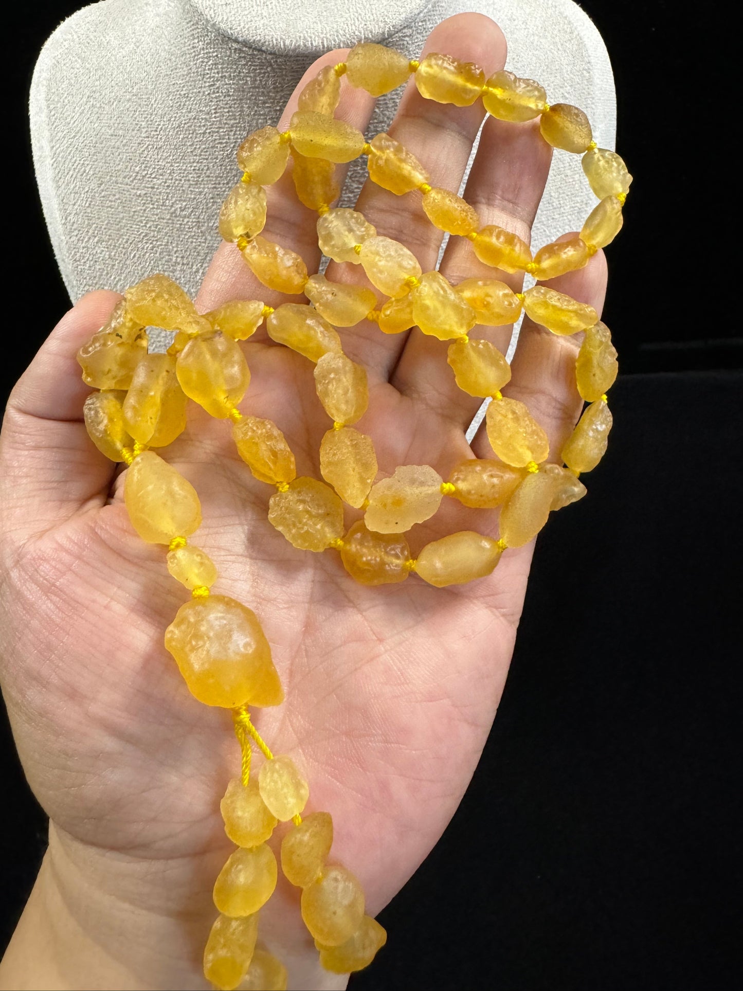 Natural Alxa Gobi Yellow Rock Sugar Agate Necklace – Warmth & Desert Light