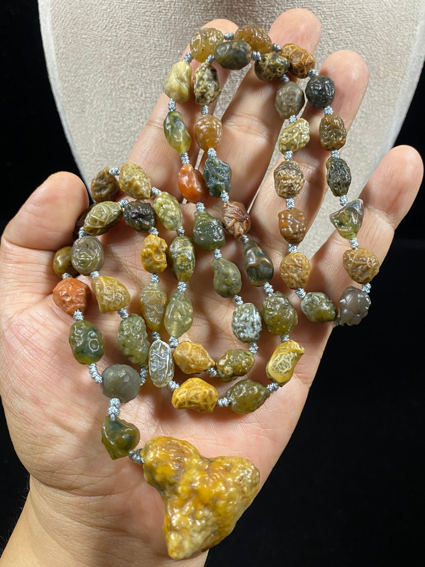 Alashan Natural Gobi Vein Stone Agate Necklace – Ancient Desert Energy, Modern Elegance
