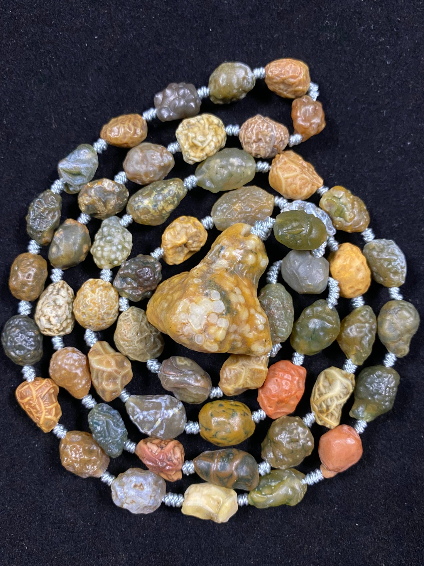 Alashan Natural Gobi Vein Stone Agate Necklace – Ancient Desert Energy, Modern Elegance