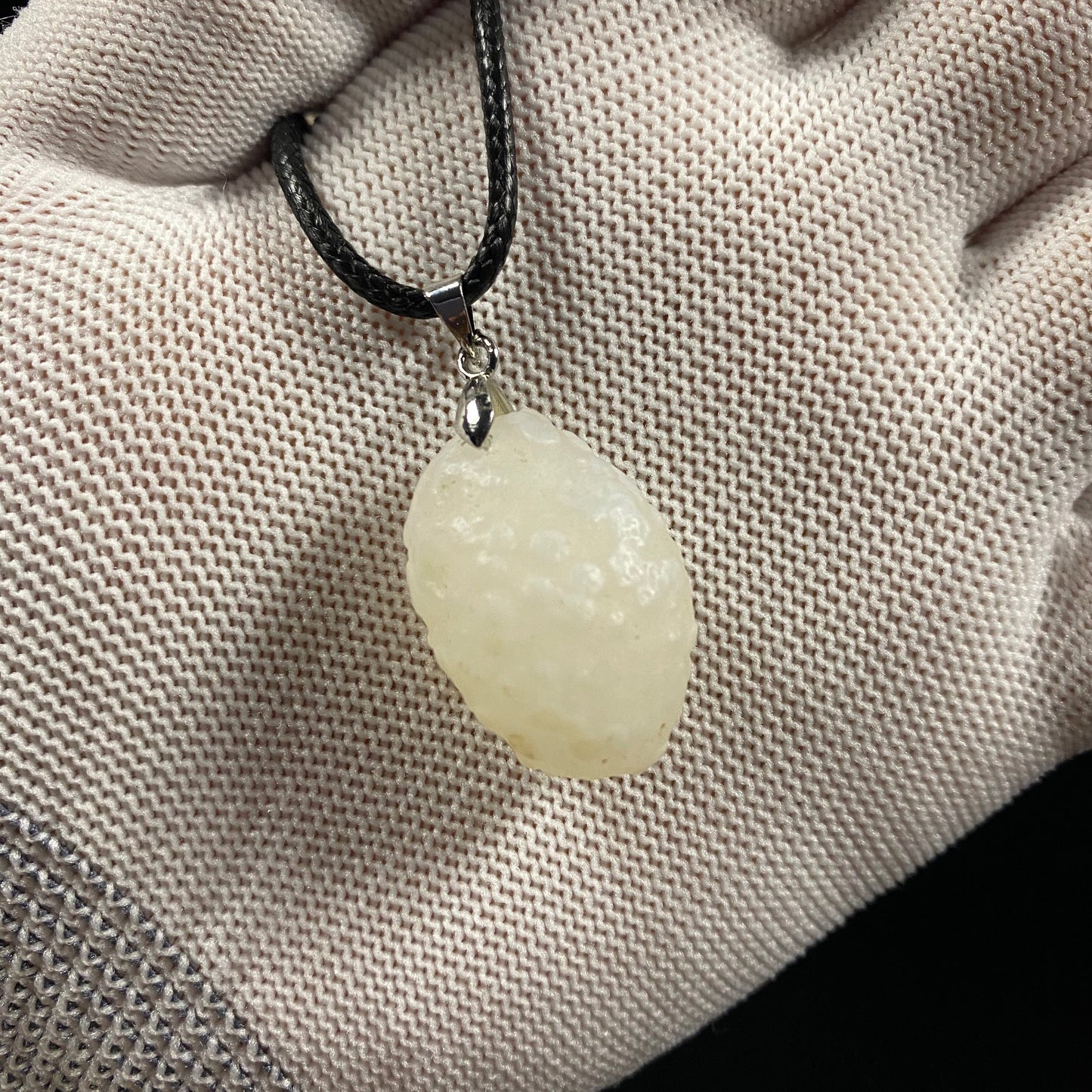 Natural Gobi Relief Flower Eye White Agate Necklace – Spirit & Elegance in Stone