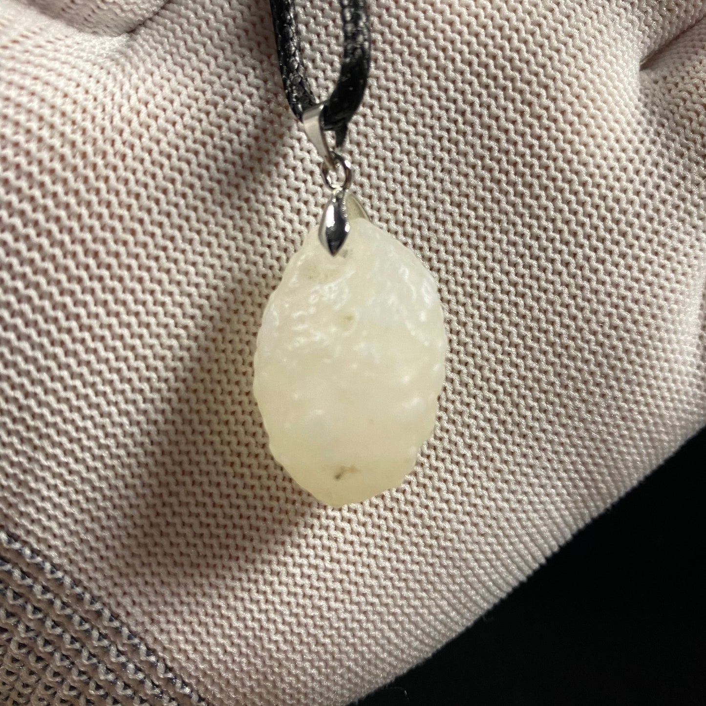 Natural Gobi Relief Flower Eye White Agate Necklace – Spirit & Elegance in Stone