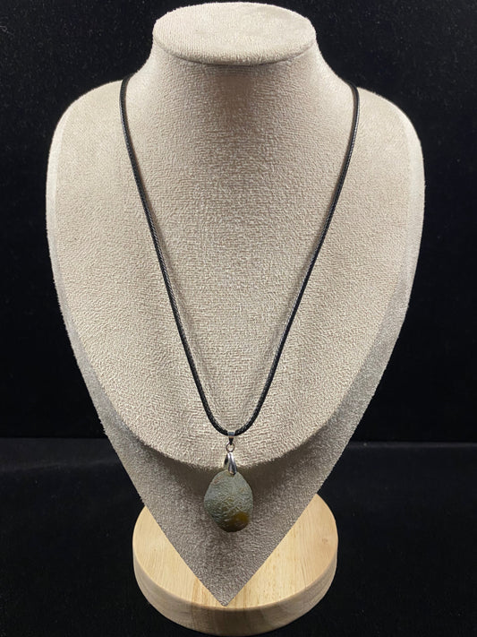 Natural Gobi Green Vein Agate Round Bead Necklace Pendant – Earthy Harmony & Strength