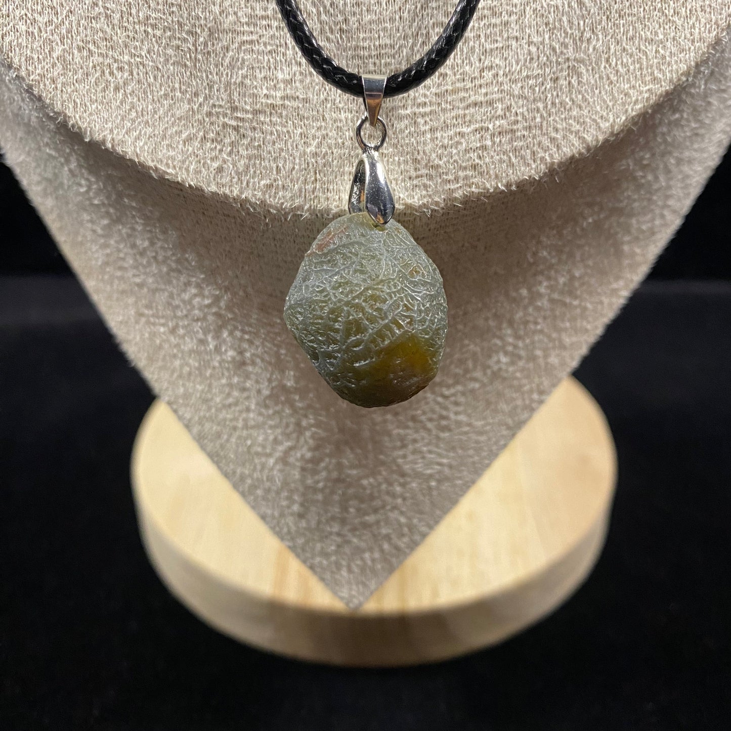 Natural Gobi Green Vein Agate Round Bead Necklace Pendant – Earthy Harmony & Strength
