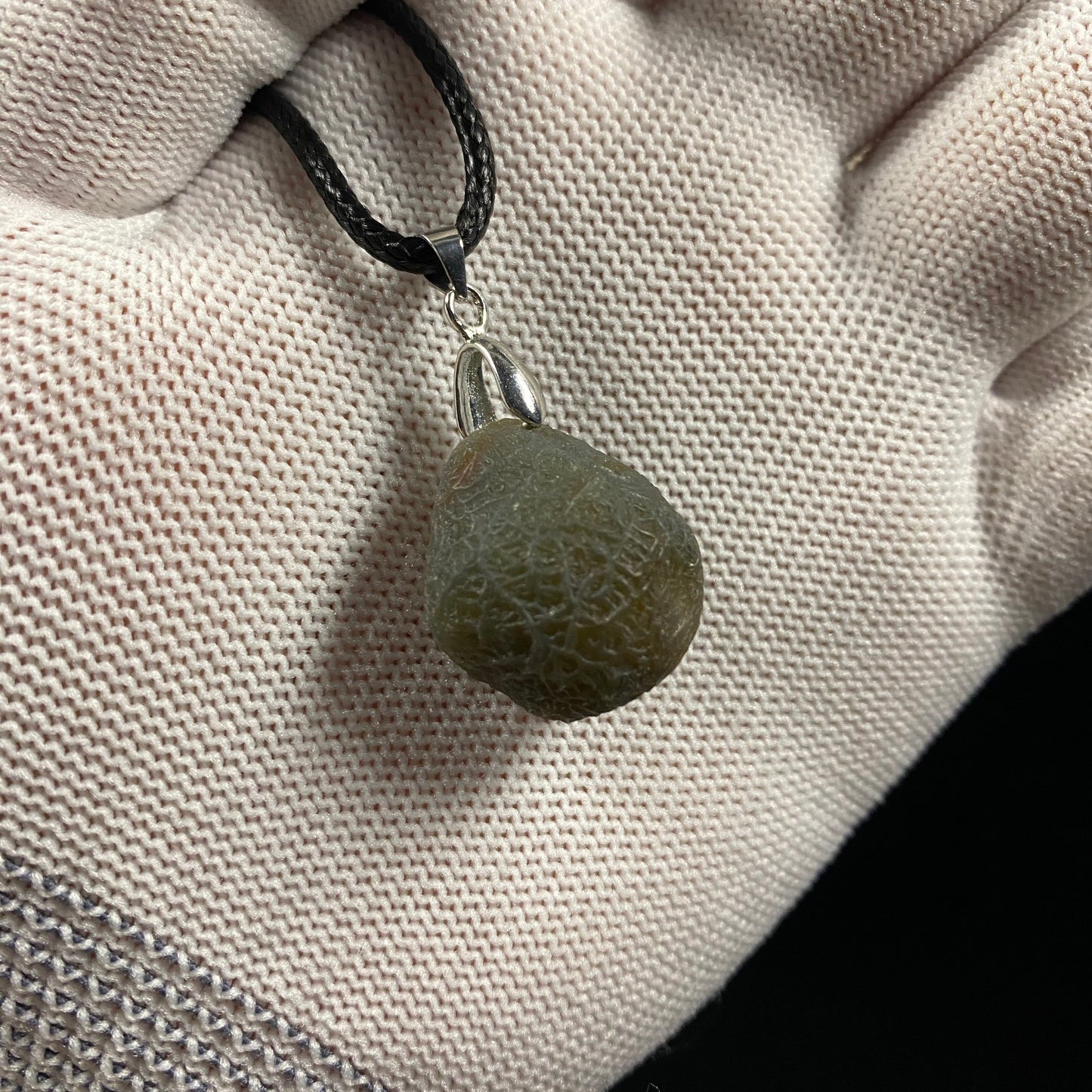 Natural Gobi Green Vein Agate Round Bead Necklace Pendant – Earthy Harmony & Strength
