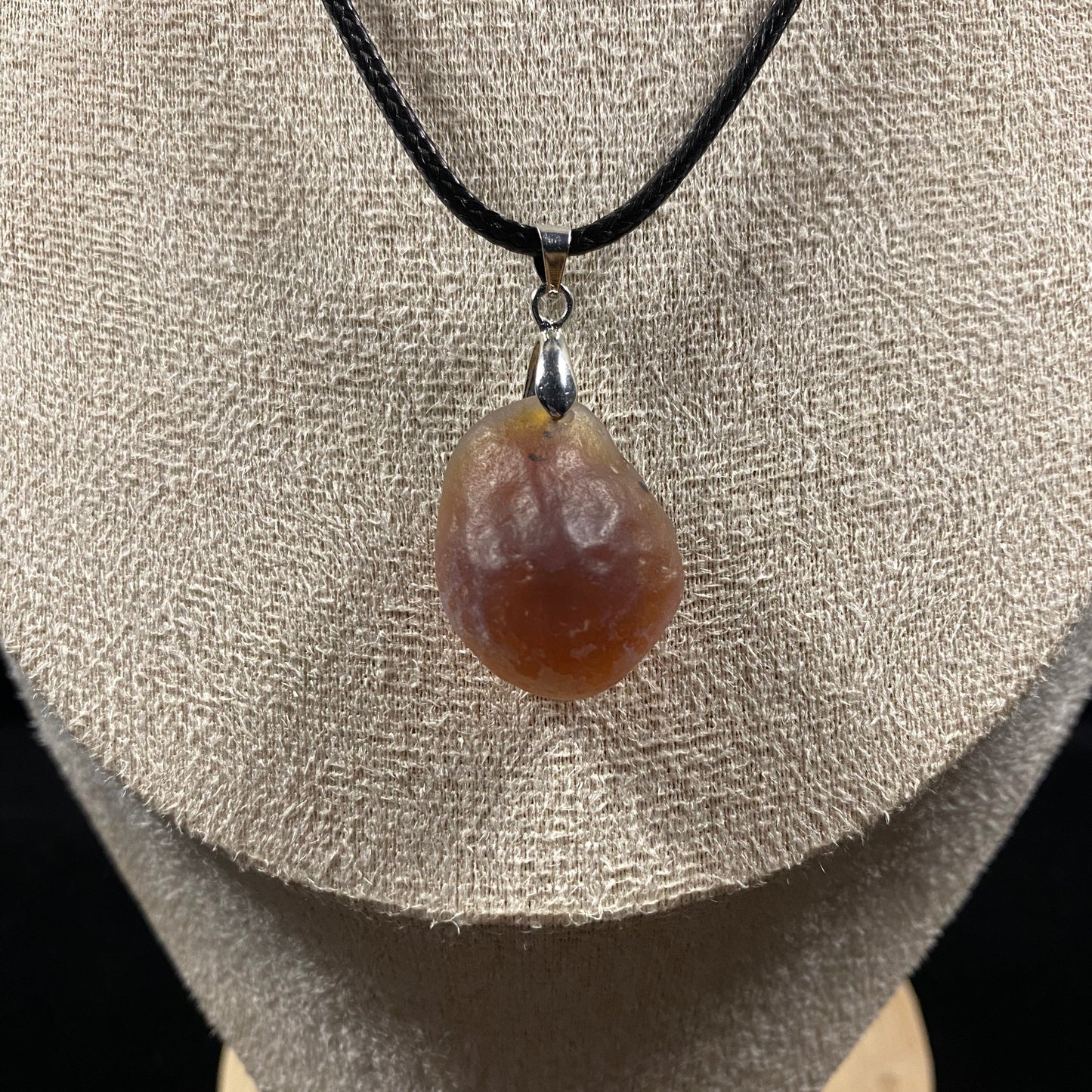 Natural Alxa Gobi Brown Sugar Heart Agate Pendant – Handcrafted Stone of Love & Strength