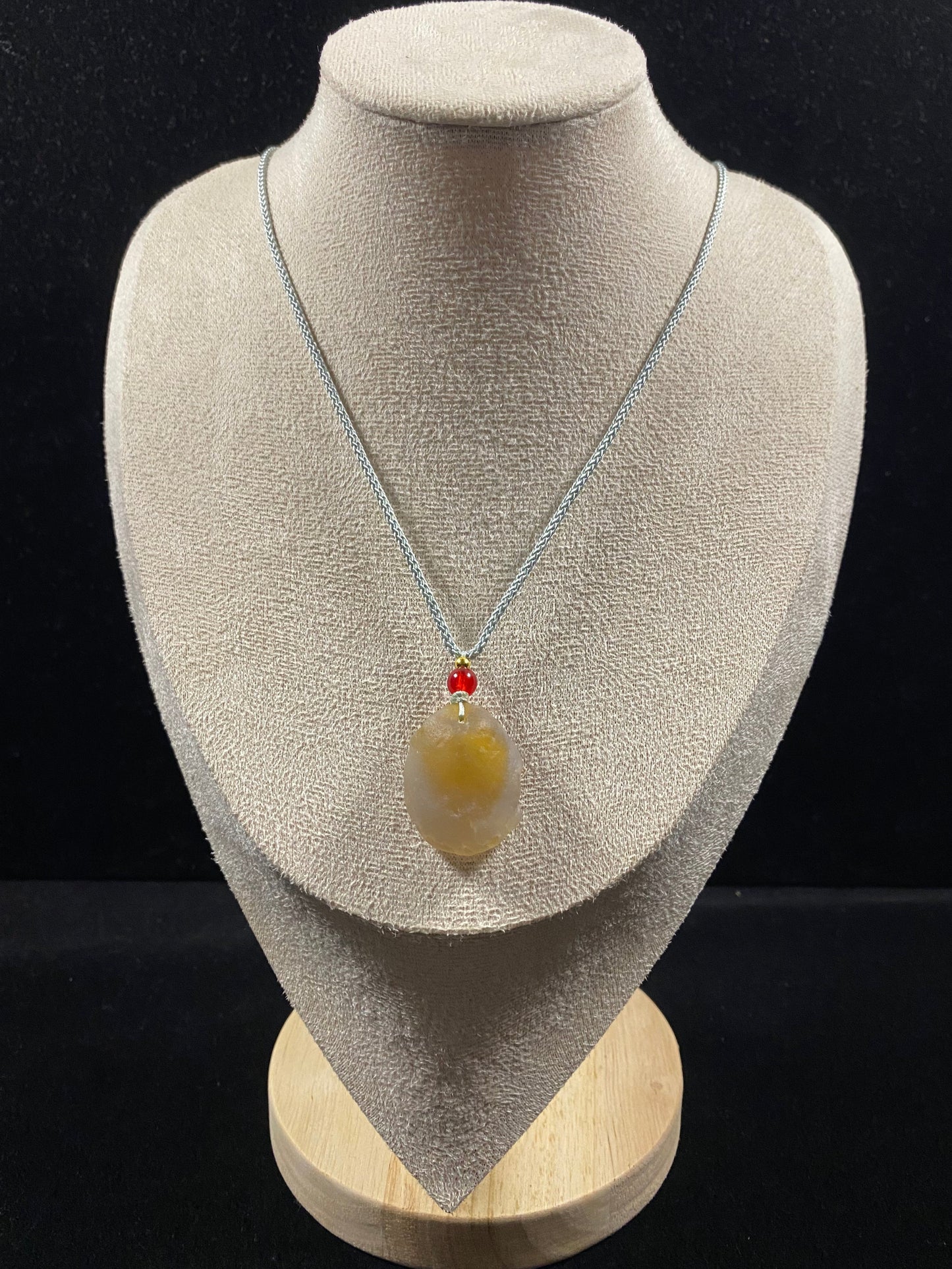 Natural Alxa Gobi Yellow Sugar Heart Agate Pendant – Sweet Energy from the Desert