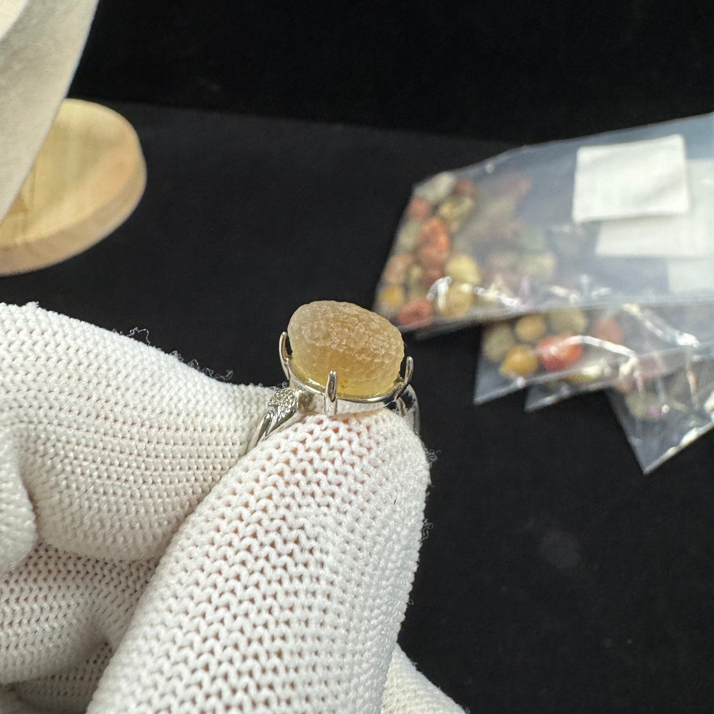 Natural Alxa Gobi Yellow Sugar Heart Agate RingNatural Alxa Gobi Sugar Heart Agate Ring – Heart-Shaped Gemstone for Love & Balance