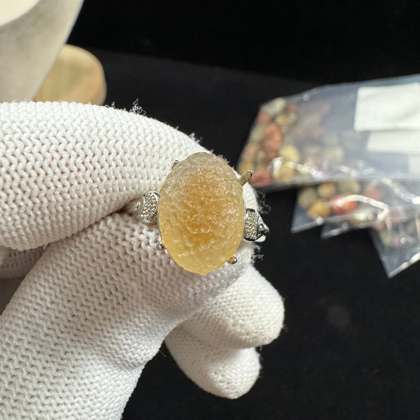 Natural Alxa Gobi Yellow Sugar Heart Agate RingNatural Alxa Gobi Sugar Heart Agate Ring – Heart-Shaped Gemstone for Love & Balance
