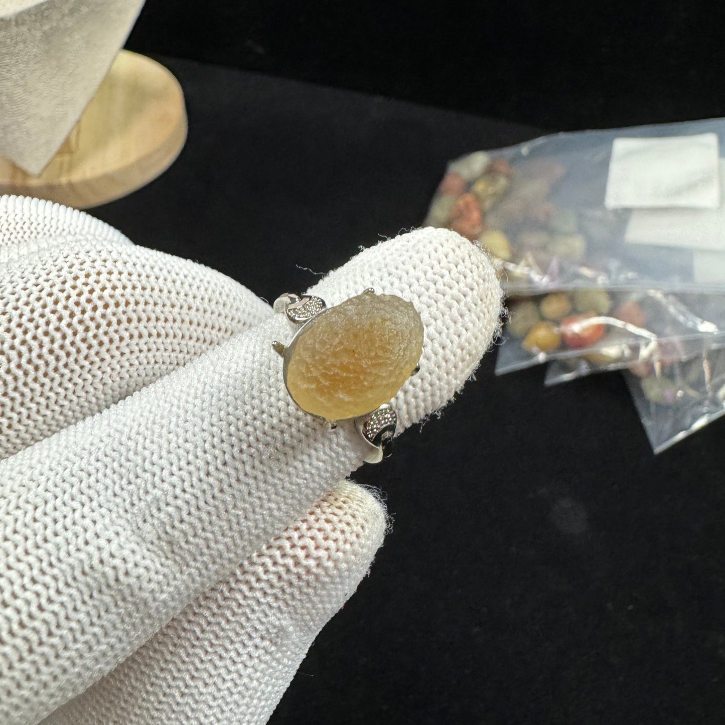 Natural Alxa Gobi Yellow Sugar Heart Agate RingNatural Alxa Gobi Sugar Heart Agate Ring – Heart-Shaped Gemstone for Love & Balance