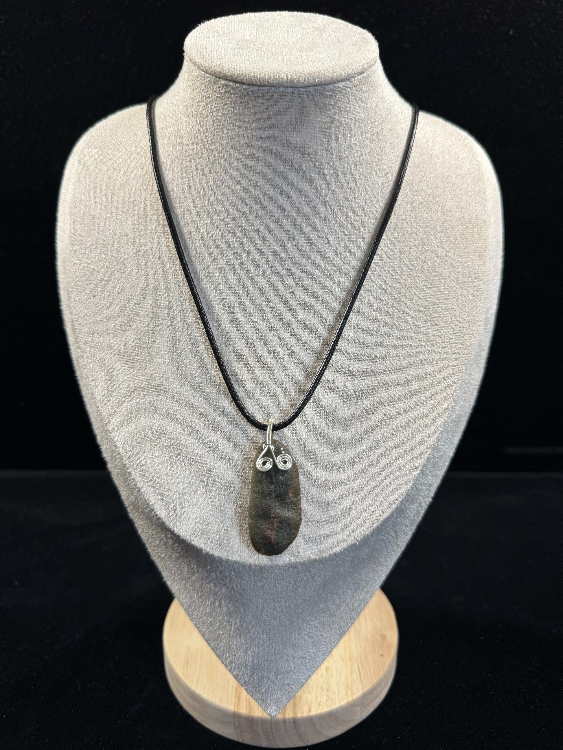 Natural Gobi Green Vein Agate Pendant – Healing Raw Stone Jewelry