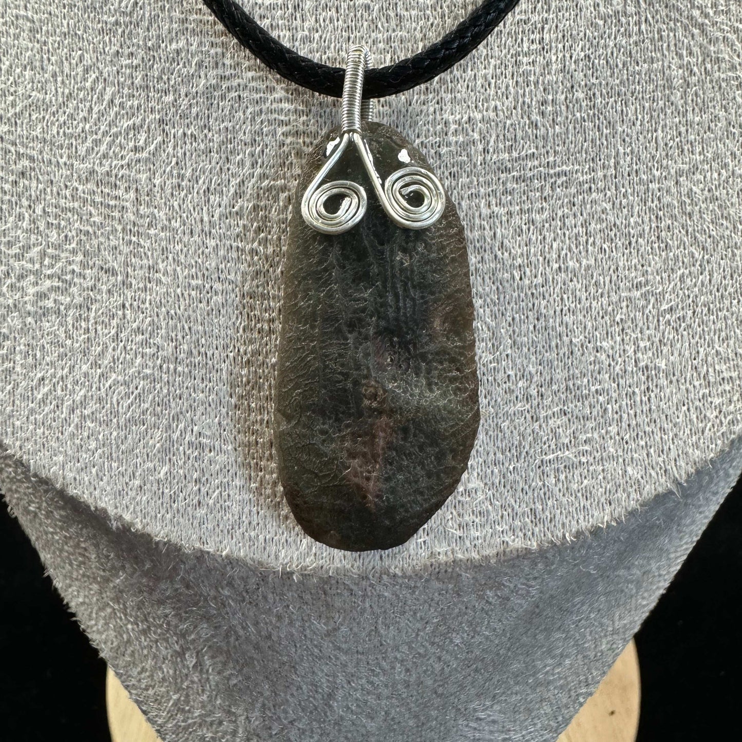 Natural Gobi Green Vein Agate Pendant – Healing Raw Stone Jewelry