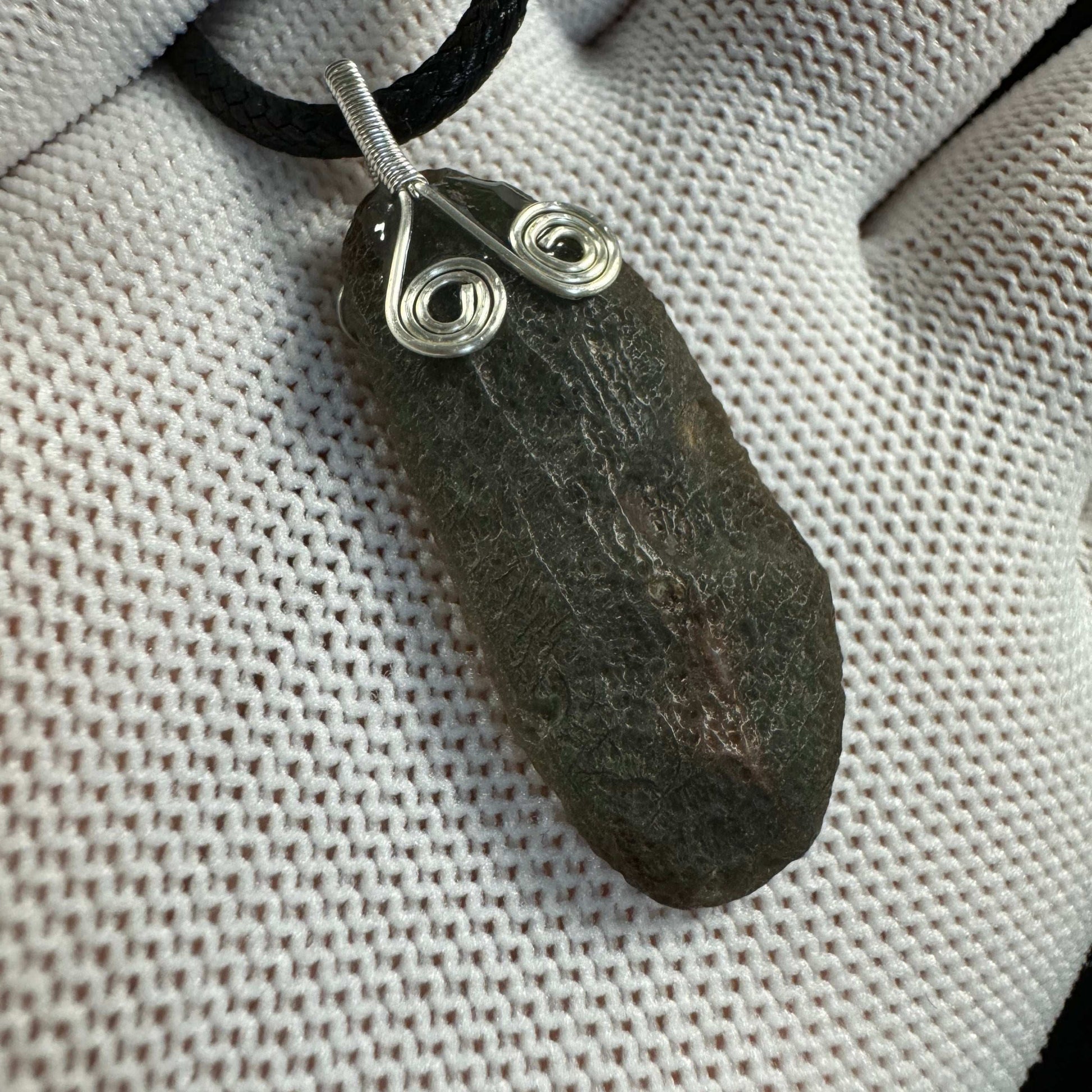 Natural Gobi Green Vein Agate Pendant – Healing Raw Stone Jewelry