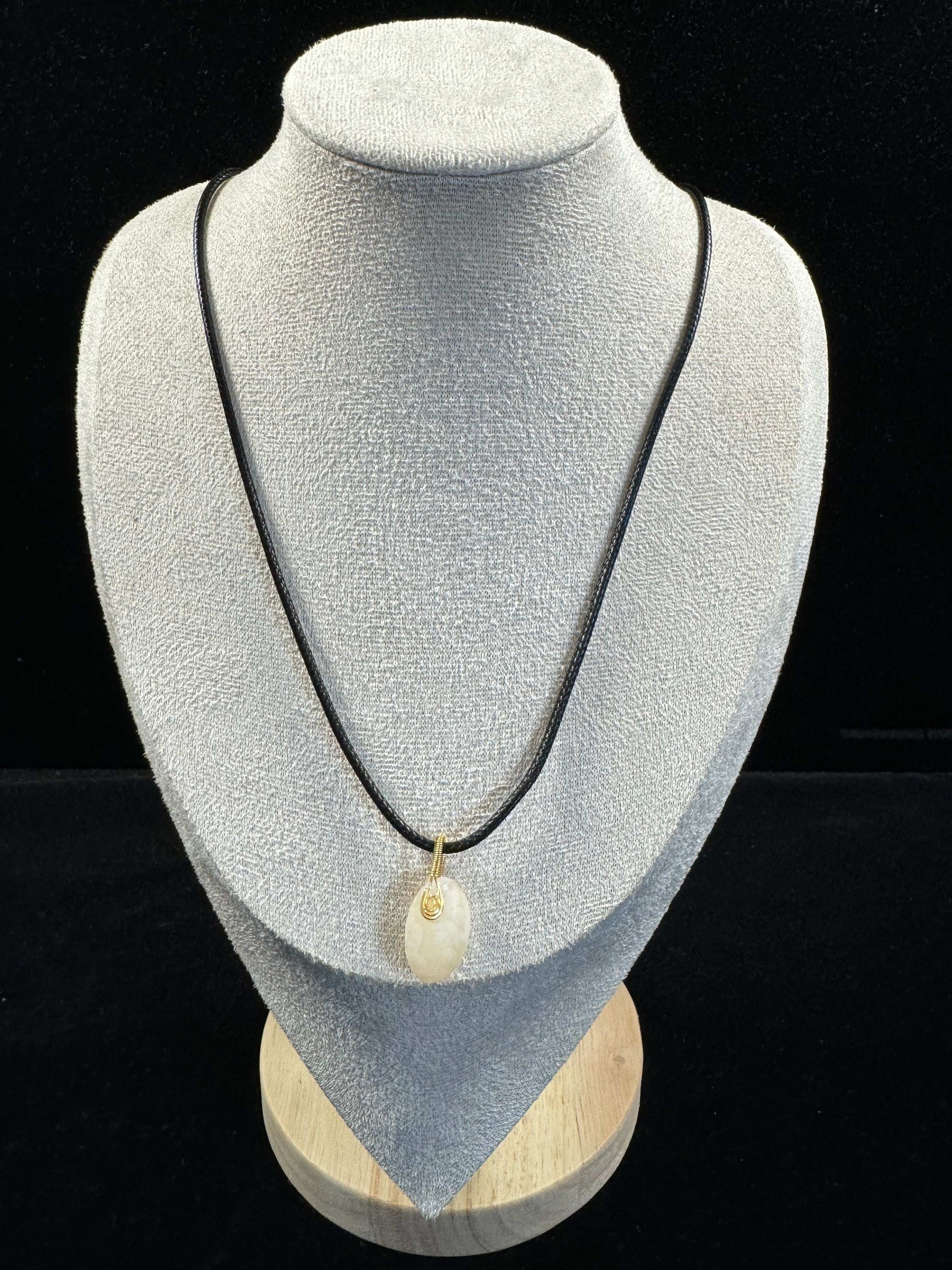 Natural Gobi Flower‑Eye White Agate – Raw Desert Stone for Jewelry & Well‑Being