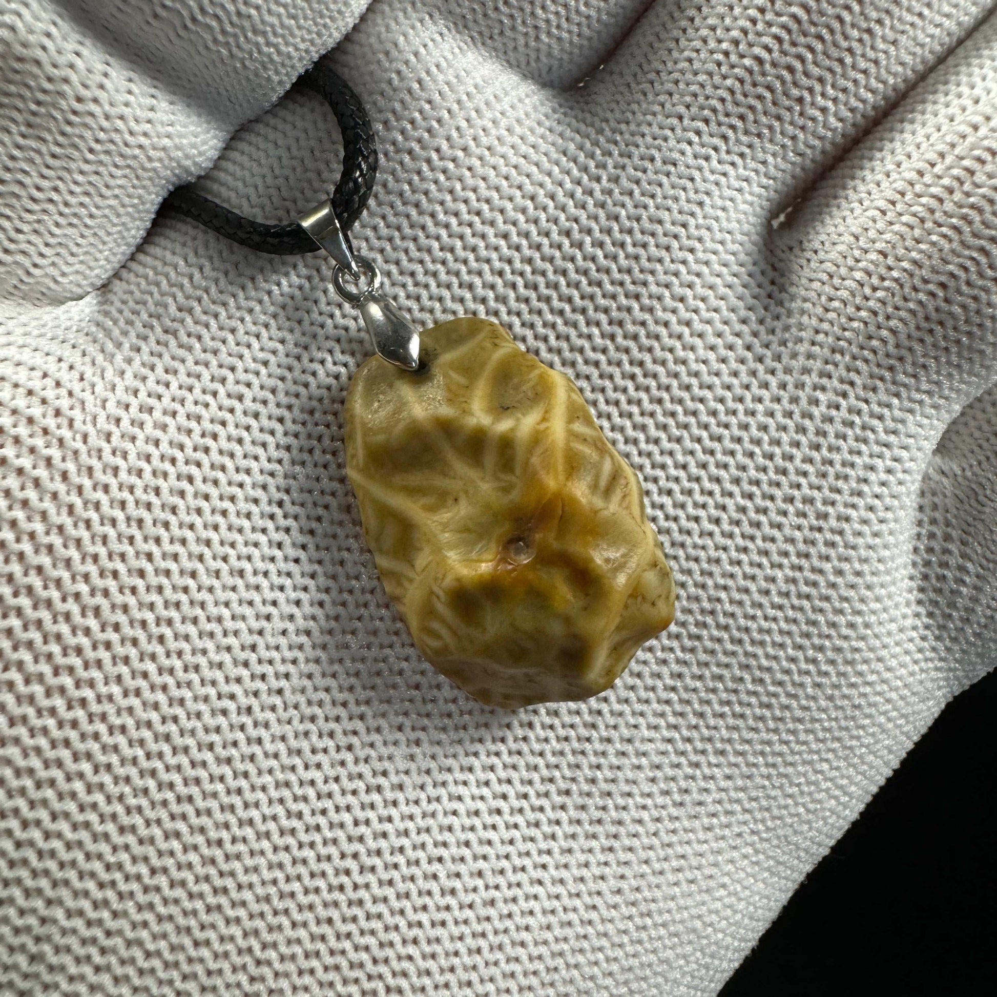 Natural Gobi Vein Agate Pendant Necklace – Raw Desert Stone Jewelry